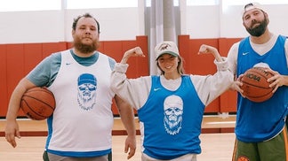 404e72ef-luke-combs-jordan-davis-prank-basketball