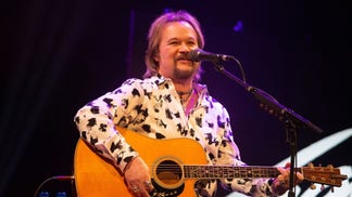 travis-tritt-2020-billboard-1548-1583423913-768x433