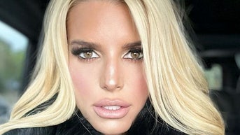 Jessica Simpson Instagram fans fighting - lead