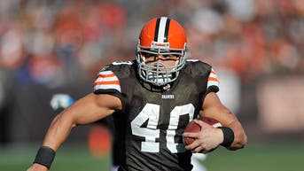 Emmitt Smith visits Peyton Hillis.