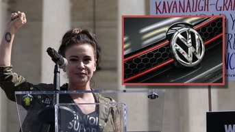25a634f3-ALyssa-Milano-and-Volkswagen