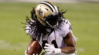 New Orleans Saints running back Alvin Kamara makes a reception against the Philadelphia Eagles in December 2020.