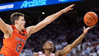 dba7f94a-Auburn v Arkansas
