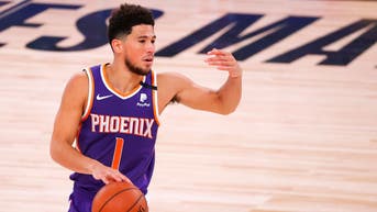 Phoenix Suns v Los Angeles Clippers