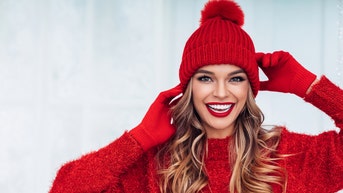 935865ee-Girl wearing red sweater, hat and gloves