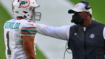 e22bf1d2-Los Angeles Chargers v Miami Dolphins