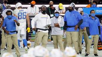 a53fff1e-Los Angeles Chargers v Las Vegas Raiders