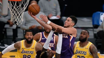 Phoenix Suns v Los Angeles Lakers