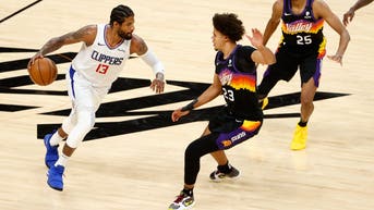 Los Angeles Clippers v Phoenix Suns - Game One