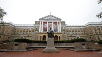 ea6cf972-Northwestern Wildcats v Wisconsin Badgers