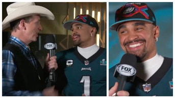 Jalen Hurts, Cooper Manning share touching moment. (Credit: Screenshot/Twitter Video https://twitter.com/NFLonFOX/status/1622770343688515587)
