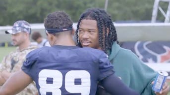 Texans receiver John Metchie attends Houston's practice as he battles cancer. (Credit: Screenshot/Twitter Video https://twitter.com/AaronWilson_NFL/status/1562133687084453888)