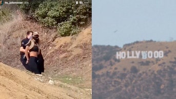 Julia Rose HOLLYBOOB sign