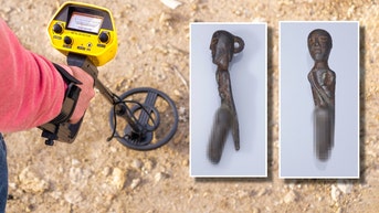 Metal-Detector-Statue