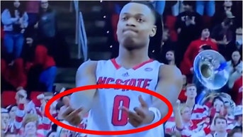 North Carolina State player caught flipping off the ref. (Credit: Screenshot/X Video https://twitter.com/MarkPArmstrong/status/1747444327352033358)