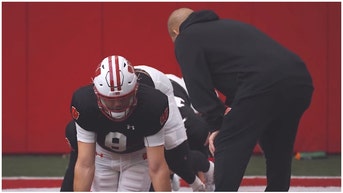 Wisconsin offensive coordinator Phil Longo roasts QB Tanner Mordecai. (Credit: Screenshot/Twitter Video https://twitter.com/BadgerFootball/status/1643779536402759680)
