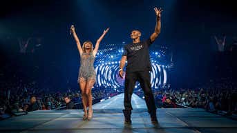 TAYLOR SWIFT LAKERS KOBE BRYANT