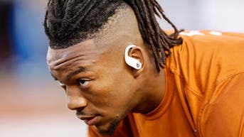 bijan-robinson-pregame-playlist-ocean-safari
