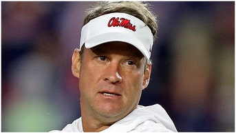 Ole Miss football coach Lane Kiffin sells out yoga class. (Credit: Getty Images)