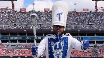 tennesee-state-marching-band-titans-halftime-show
