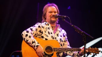 travis-tritt-2020-billboard-1548-1583423913-768x433