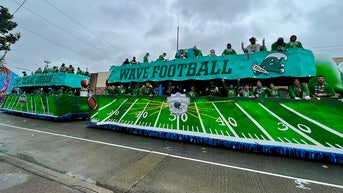 tulane-mardi-gras-cotton-bowl-parade-krewe-of-feret-usc-lincoln-riley