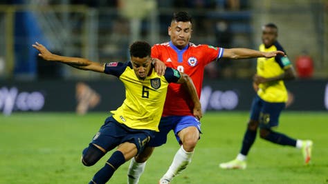 Chile v Ecuador - FIFA World Cup Qatar 2022 Qualifier