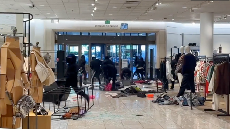 Flash Mob Loots Los Angeles Nordstrom In Wild Smash And Grab Style Robbery
