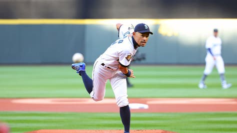 Ichiro Suzuki Bizarrely Pitches In Girl's All-Star Game In Japan