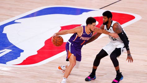 Phoenix Suns v Los Angeles Clippers