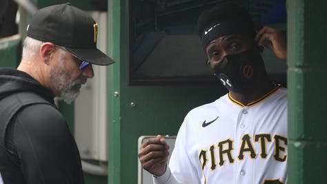 Andrew McCutchen Wears Mask During Game With Unhealthy Air Quality