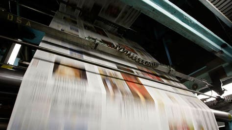 Dwindling Newspaper Sales Echo Through Economy