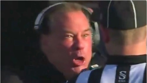 Butch Jones melts down during bowl game against Northern Illinois. (Credit: Screenshot/Twitter Video https://twitter.com/tsv__1/status/1738659130871869919)