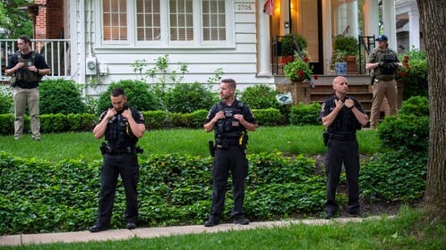 justice-brett-kavanaugh-home-police-officers