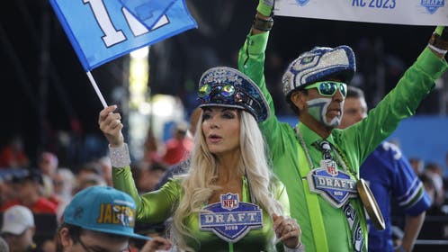 OnlyFans Model NFL Draft Offensive Lineman Prospects Darnell Wright