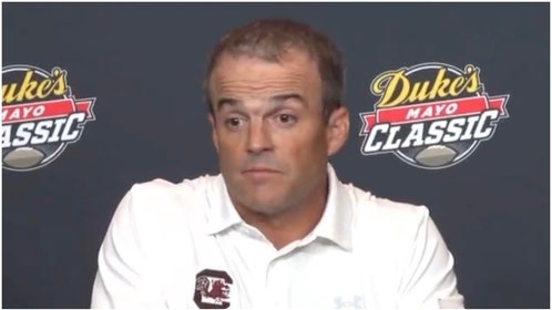 South Carolina coach Shane Beamer took a shot at the chain crew after losing to North Carolina 31-17 Saturday night. Watch his comments. (Credit: Screenshot/Twitter Video https://twitter.com/BigOrangePod/status/1698380131083931943)