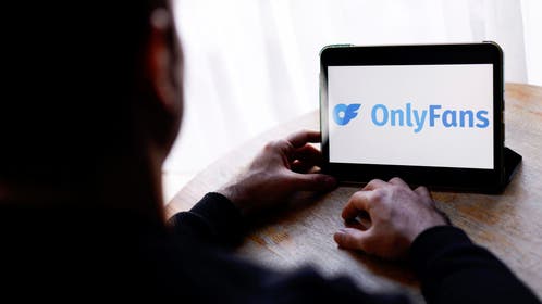 Australian Model Taila Maddison Ruins Her Mom's Marriage After Finding Out Her Stepdad Is One Of Her OnlyFans Subscribers
