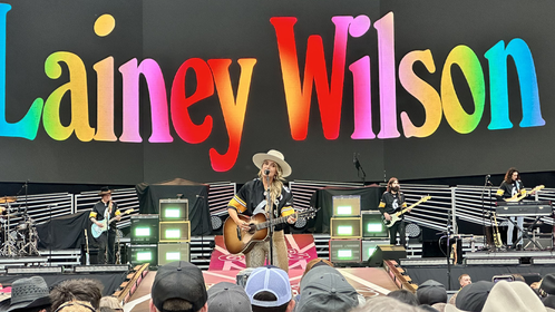 lainey-wilson-butt-devlin-duck-hodges-jersey-dating-luke-combs-pickett-pittsburgh