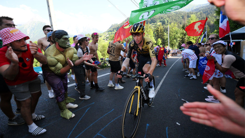 tour-de-france-controversy-fan-selfie-crash-sepp-kuss-reaction-hit-handlebars