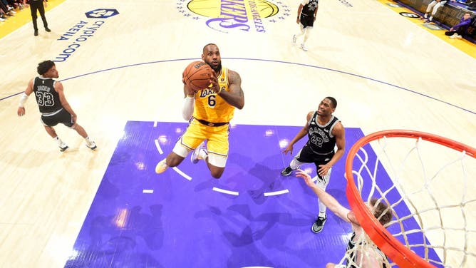 Lakers LeBron James drives to the basket against the San Antonio Spurs at Crypto.Com Arena in Los Angeles.