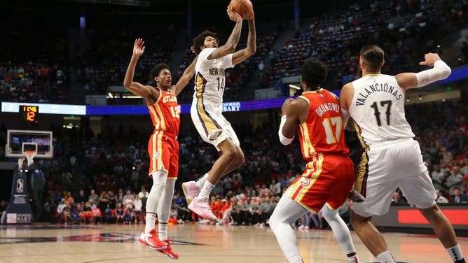 Pelicans SF Brandon Ingram shoots the ball vs. the Hawks at the Smoothie King Center in New Orleans, Louisiana.
