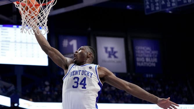 Kentucky Wildcats C Oscar Tshiebwe attempts a layup in the 2nd half against the LSU Tigers at Rupp Arena in Lexington, Kentucky.