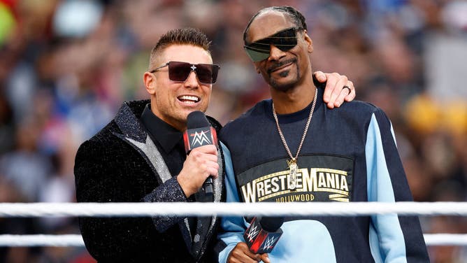 Snoop-Dogg saves the day at Wrestlemania 39.