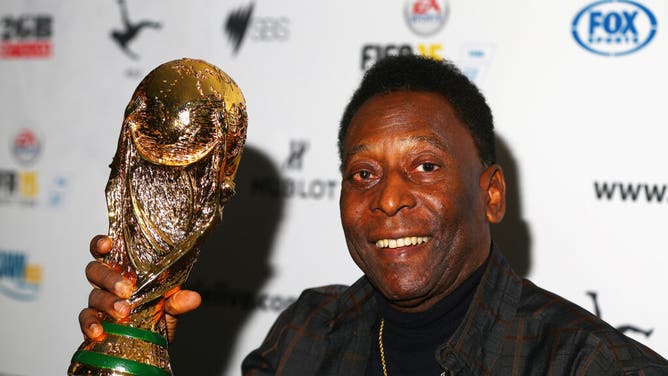 Pelé holding World Cup trophy