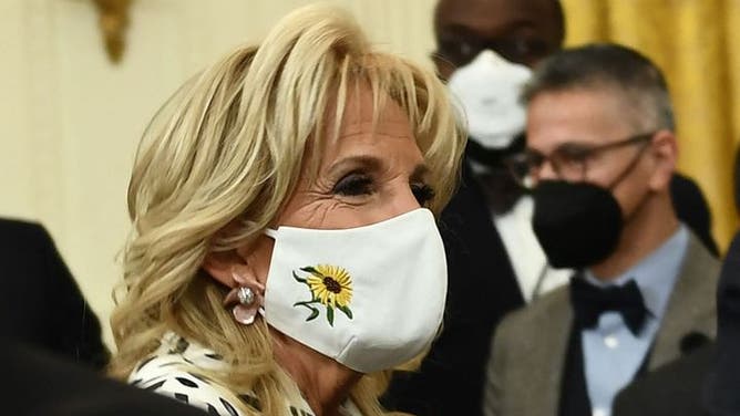 Jill Biden, wearing her mask to 