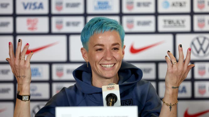 ESPN is awarding the US Women's National Team (USWNT) -- including Megan Rapinoe -- the Arthur Ashe Courage Award at the ESPY Awards in July.
