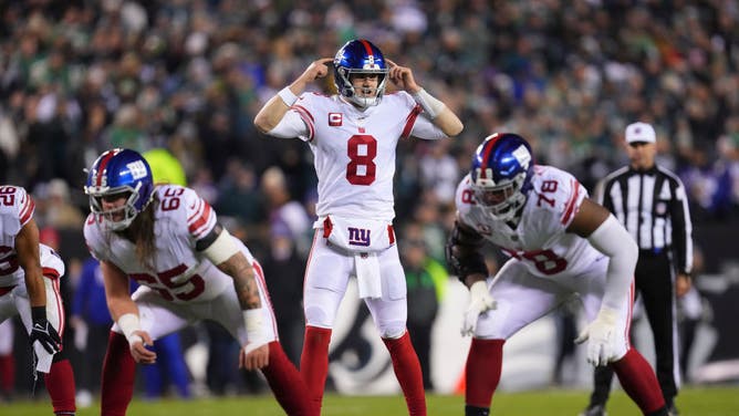Giants QB Daniel Jones signals to his team vs. the Philadelphia Eagles during the NFC Divisional Round at Lincoln Financial Field in Philadelphia.
