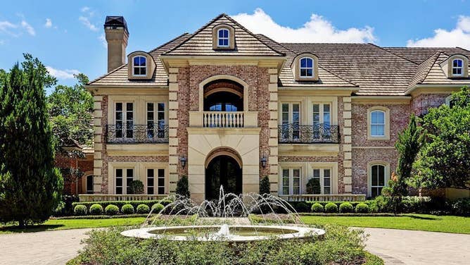 Adrian Peterson house - 2