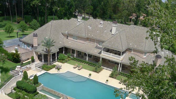 Adrian Peterson house - 4
