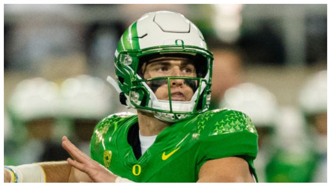 Quarterback Bo Nix returning to Oregon. (Credit: Getty Images)